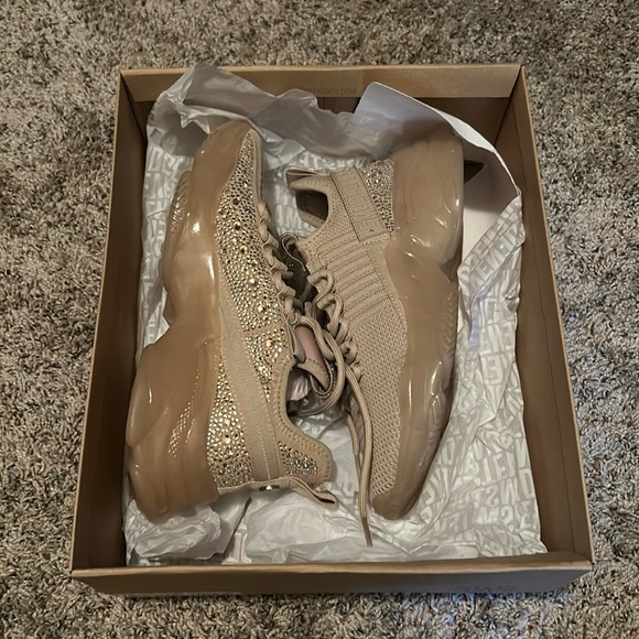 Steve Madden Shoes - Steve Madden Blush Maxima Sneakers
